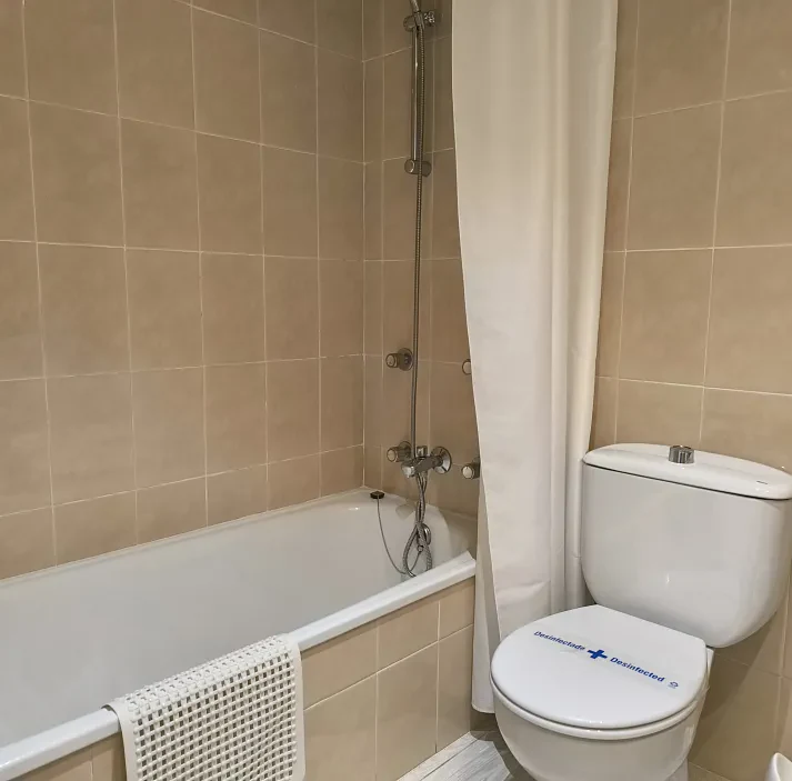 Habitació Bàsica Balcó Avinguda